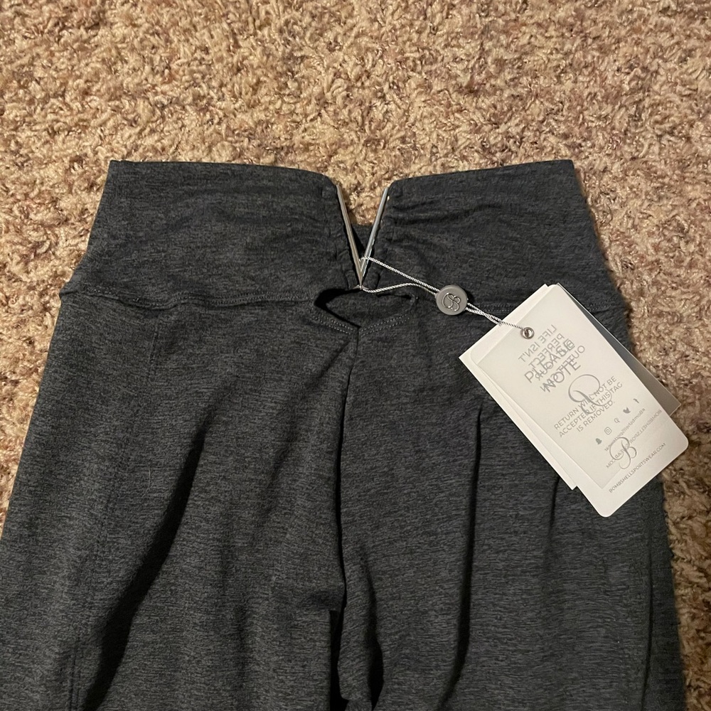 SOLD Bombshell Sportswear Leggings & Bra Set Large - Picture 9 of 11